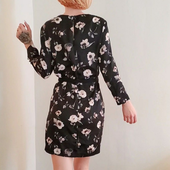 Satin dress - Picture 4 of 5